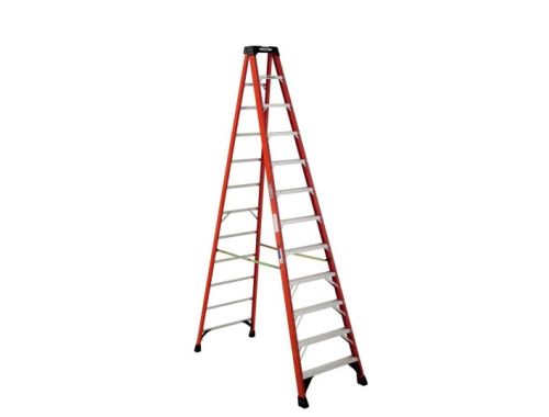 12 FT 300# F.G. STEPLADDER (1A) **PICK UP ONLY**