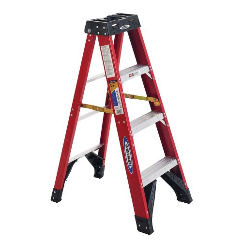 4 FT 375# F.G. STEPLADDER (1AA) *PICK UP ONLY*