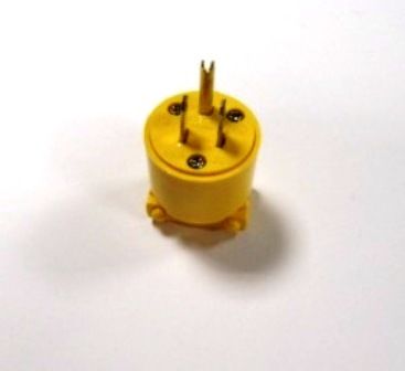 15 AMP 3-WIRE MALE REPLACEMENT PLUG YELLOW VINYL